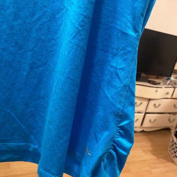 Lightly used Nike exercise tee in size medium. - Picture 3 of 4